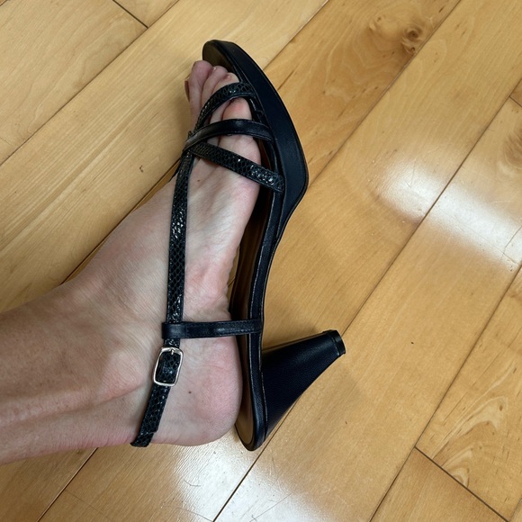 Navy sandals from Spain Size 8 - Picture 6 of 6